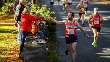Runner greets supporter at 2022 Irish Life Dublin Marathon for Depaul Ireland